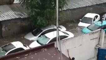 Gaziosmanpaşa'da çok sayıda araç sele kapıldı