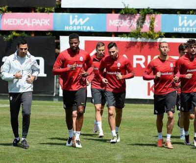 Galatasarayda 4 futbolcu yolcu