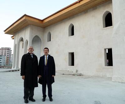Başkan Tok, kendi yaptırdığı cami ve külliye inşaatını inceledi