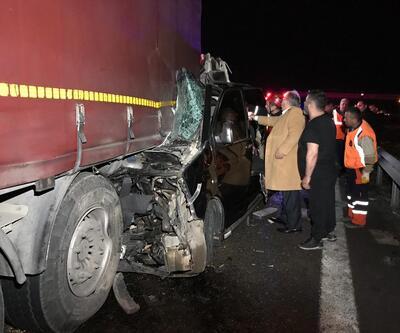Anadolu Otoyolunda TIR ve minibüs çarpıştı: 6 ölü, 6 yaralı