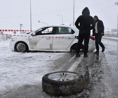 Kar küreme aracı ile otomobil çarpıştı: 2 yaralı