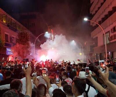 Trabzonda akılalmaz görüntüler Final bileti geldi, koronavirüs unutuldu