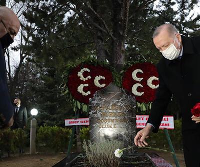 Cumhurbaşkanı Erdoğan, Alparslan Türkeşin anıt mezarını ziyaret etti