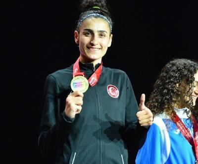 Bursa Büyükşehir Belediyesporlu taekwondocu İlgünden altın madalya