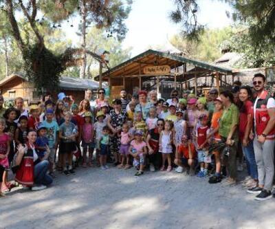 Ukraynalı çocuklar Antalya Hayvanat Bahçesini gezdi