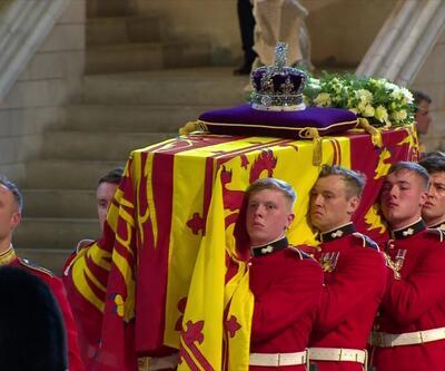 İngiltereden tarihi kareler: Kraliçe II. Elizabethin tabutu, Buckingham Sarayından ayrıldı
