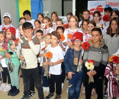 Ukraynalı ve Suriyeli çocuklar, barış için Türkçe şarkı söyledi