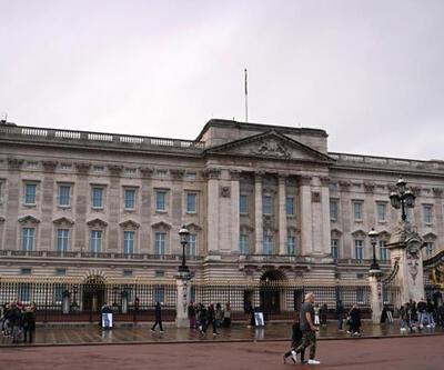 Kraliçe 2. Elizabethe en yakın isimdi Buckhingham Sarayında büyük skandal