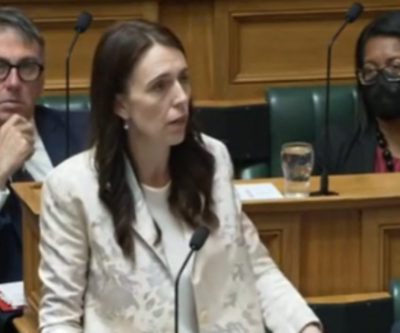 Mikrofonu açık kaldı: Yeni Zelanda Başbakanı Ardernden şaşırtan küfür
