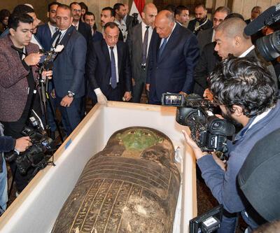 ABDye kaçırılan 2 bin 700 yıllık lahit kapağı Mısıra teslim edildi