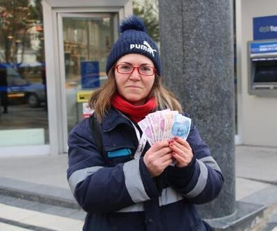 Temizlik işçisi, bankamatikte bulduğu 1000 TLyi bankaya teslim etti