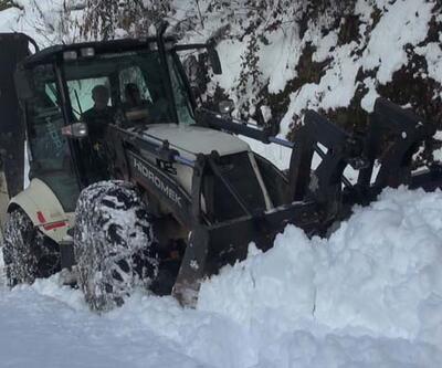 Operatörleri deprem bölgesine gönderdi, kardan kapanan yolları kendisi açtı