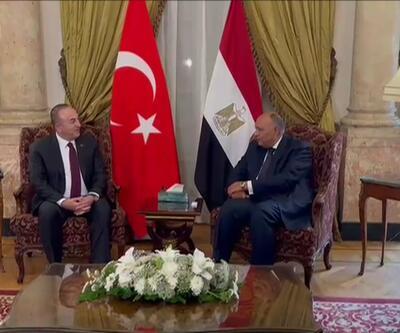 SON DAKİKA: 10 yıl sonra ilk resmi ziyaret: Dışişleri Bakanı Mevlüt Çavuşoğlu Mısırda