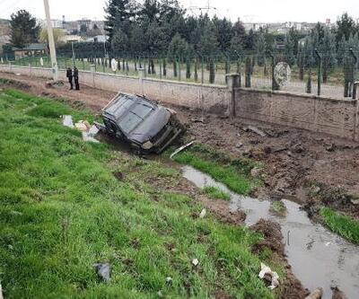 Diyarbakırda şarampole devrilen kamyonetin sürücüsü yaralandı