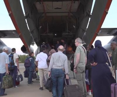 Sudan’dan tahliye edilen 200’den fazla kişi Moskova’ya ulaştı