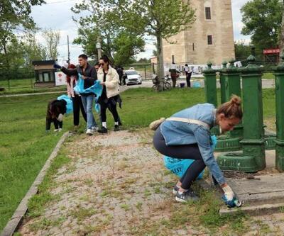 Edirnede tıp fakültesi öğrencileri, çevre temizliği yaptı