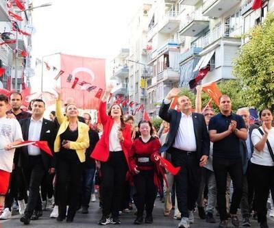 Balçovada 19 Mayısı kortej yürüyüşü ve halk oyunları gösterileriyle kutladı