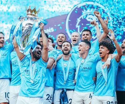 Premier Ligde şampiyon Manchester City kupayı aldı