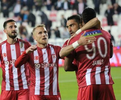 Sivasspor Süper Ligde kalmayı garantiledi