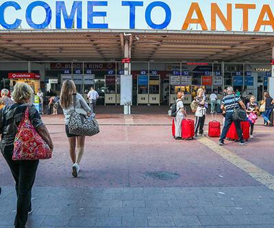 Antalyaya turist akını Sezona rekor başlangıç
