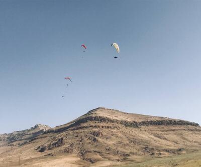 Derik’te Şehit Kaymakam Safitürk anısına düzenlenen yamaç paraşütü şampiyonası sona erdi