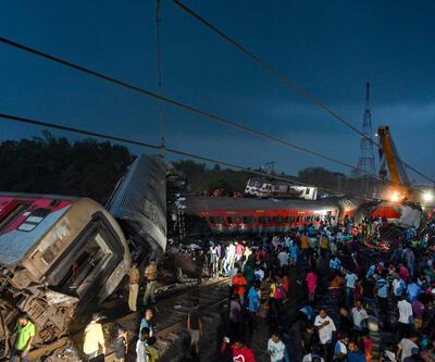 Hindistanda 278 kişinin öldüğü tren kazası: Yaklaşık 100 kişinin kimliği tespit edilemedi