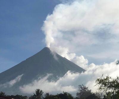 Filipinler’de Mayon Yanardağında volkanik hareketlilik