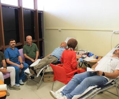 Zile’de hastane çalışanları kan bağışladı