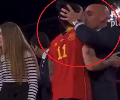 FIFA ve futbolcular Luis Rubialese karşı tavır alırken İspanya Futbol Federasyonundan destek