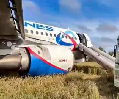 Rusya’da 167 kişiyi taşıyan yolcu uçağı tarlaya acil iniş yaptı
