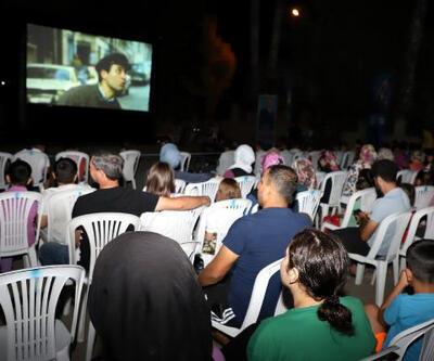Akdeniz Belediyesi açık hava sinemasıyla nostaljiyi yaşatıyor