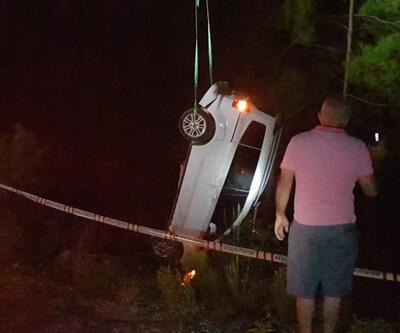 Antalyada sır olay Ağaçların arasında bulunan araçtan ceset çıktı