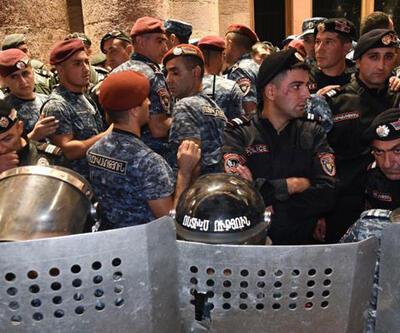 Ermenistan’da istifa sesleri yükseliyor Polis ile Paşinyan karşıtları arasında arbede