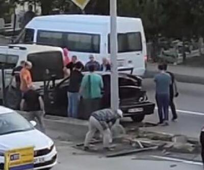 Bursada freni patlayan kamyon yoldan çıktı: 2 yaralı