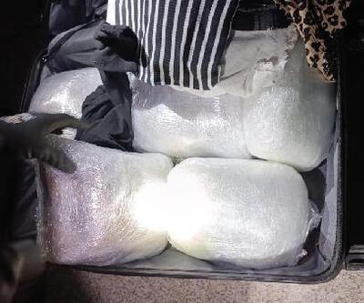 Şüpheli yolcunun valizinden 8 kilo uyuşturucu çıktı