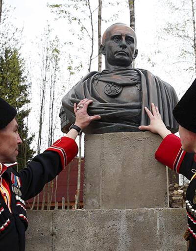 Putinin imparator olarak heykelini yaptılar