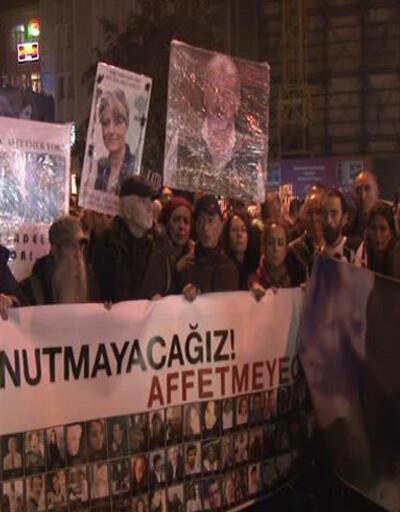 Ankaradaki katliamda hayatını kaybedenler Beyoğlunda anıldı