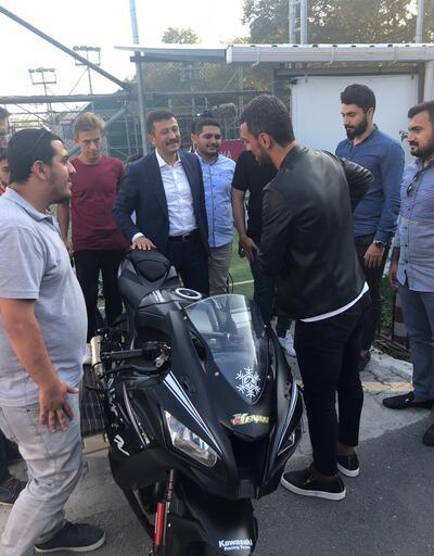 Sofuoğlunun motosikletini 10 kişi taşıdı