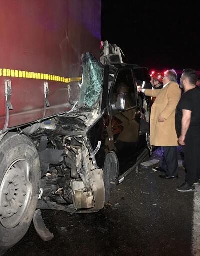 Anadolu Otoyolunda TIR ve minibüs çarpıştı: 6 ölü, 6 yaralı