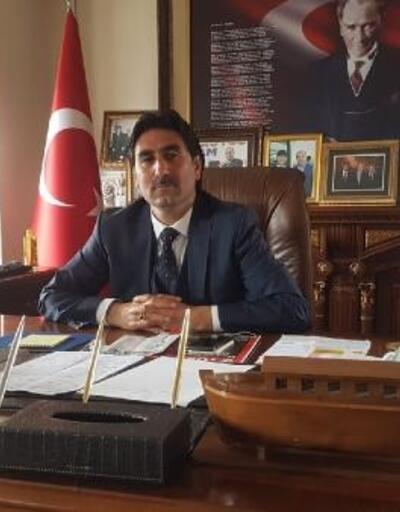 AK Partili başkan, borç listesini belediye binasına astırdı