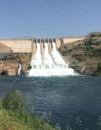 Keban Barajının tahliye kapakları 15 yıl sonra açıldı