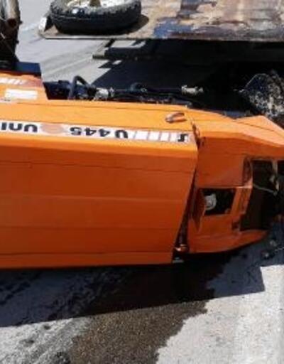 Traktör ile hafif ticari araç çarpıştı: 2si çocuk 9 yaralı