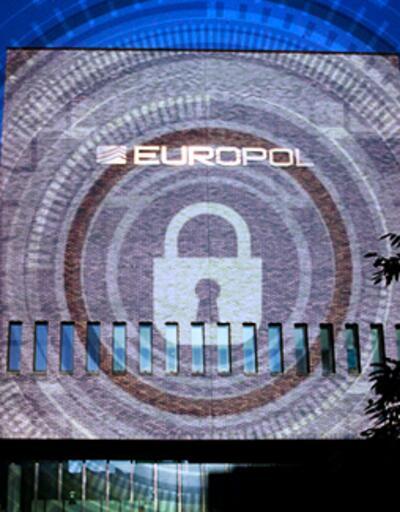 EUROPOL adım adım izledi Çalıntı lüks araçları satan çete çökertildi