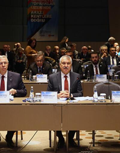 CHPli büyükşehir belediye başkanları Adanada toplandı