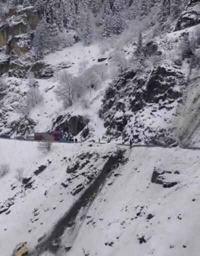 Trabzonda TIR uçuruma yuvarlandı, sürücü öldü