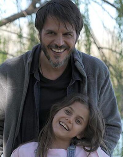 Ünlü oyuncu Mehmet Günsür kızıyla aynı dizide rol aldı