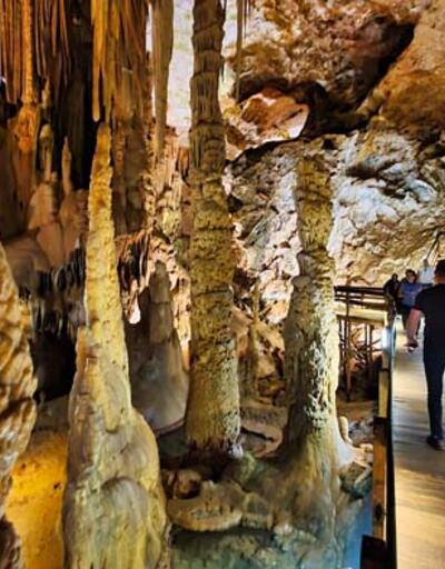 150 milyon yıllık Karaca Mağarası’nda turizm hareketliliği devam ediyor