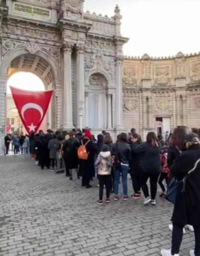 İstanbullular Dolmabahçe Sarayına akın ediyor
