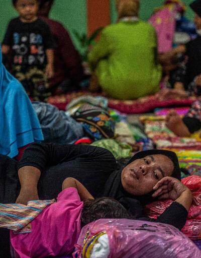 Endonezya’da Semeru Yanardağı patladı, 2 bin kişi tahliye edildi