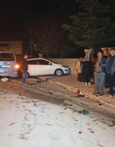 Polis, araç takibi sırasında otomobile çarptı: 2 yaralı